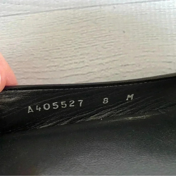 Stuart Weitzman Black Leather Comfy Chunky Heel Patent Bow Cap Toe Pumps Sz 8 - Picture 7 of 7